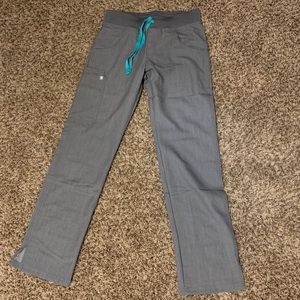 Brand new Figs Kade Cargo scrub pants